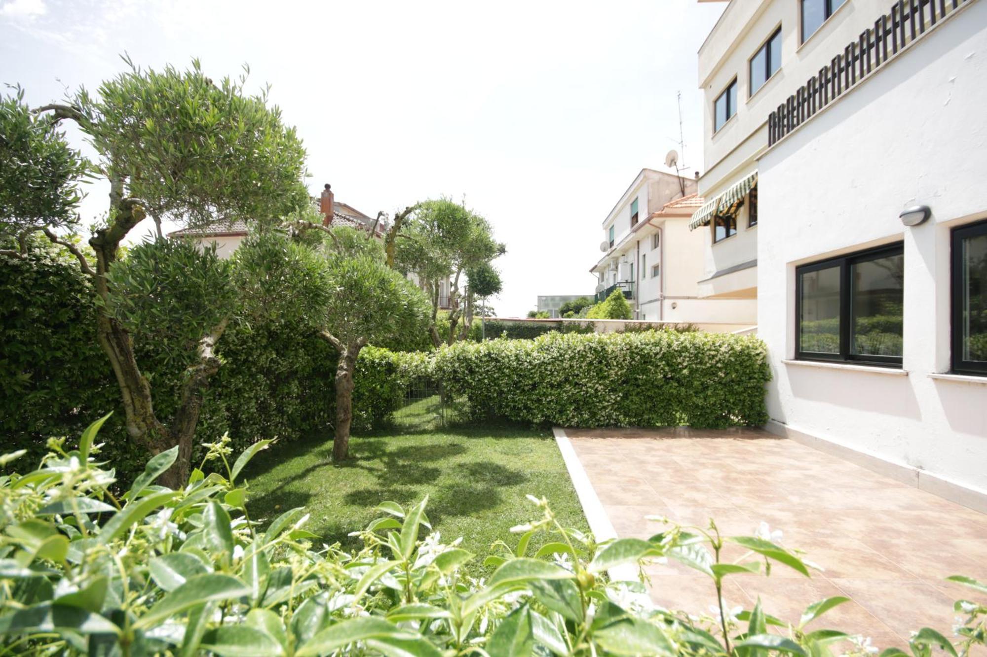 Della Piana Residence Aprilia Luaran gambar